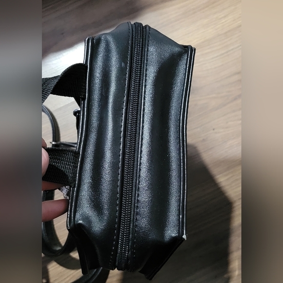 Spencer's black leather mini bag - Picture 4 of 9